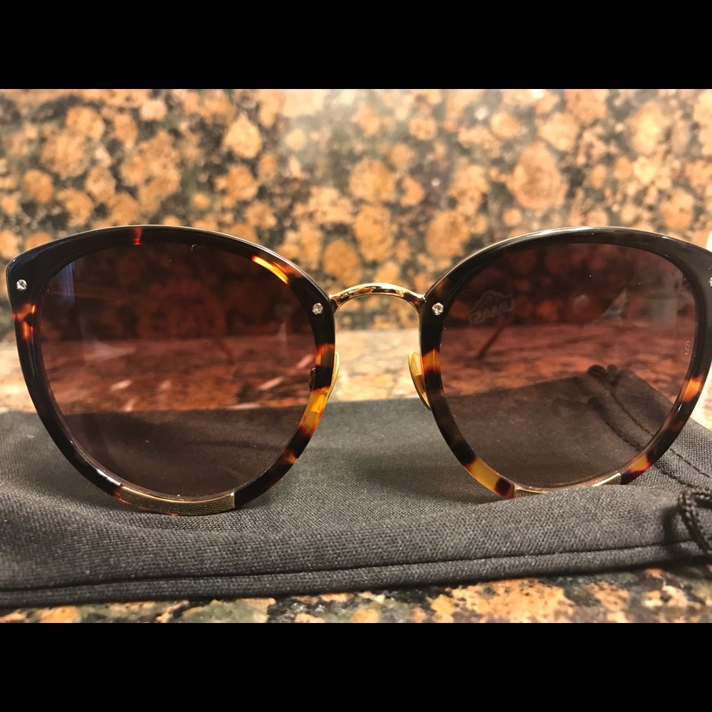 Sunday Somewhere Sophiya 182-DCT